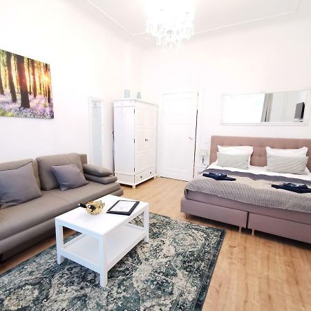 Kvh By Rockchair Apartments L Superhost Status L Boxspringbett Am Schloss Charlottenburg Welcomes You! Berlin Exterior foto