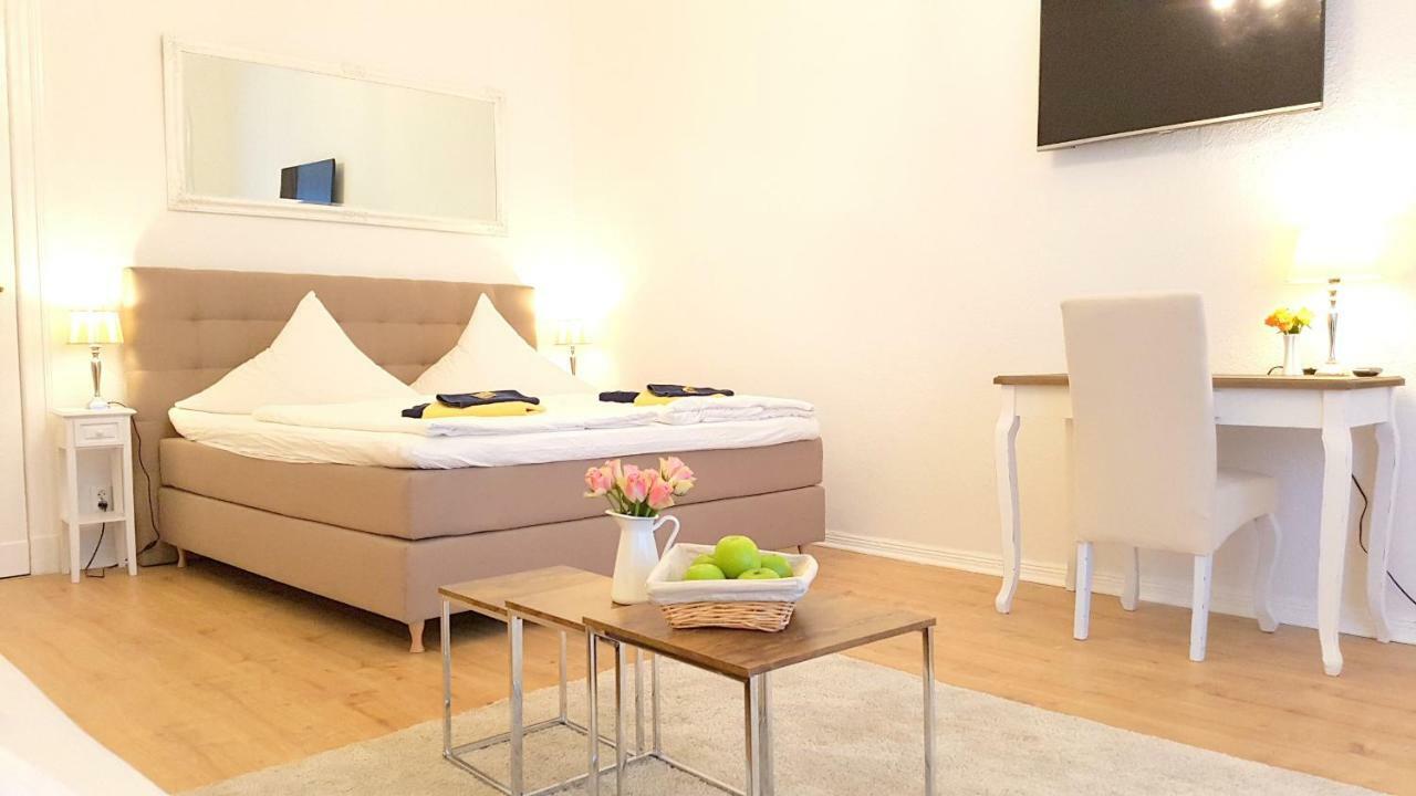 Kvh By Rockchair Apartments L Superhost Status L Boxspringbett Am Schloss Charlottenburg Welcomes You! Berlin Exterior foto