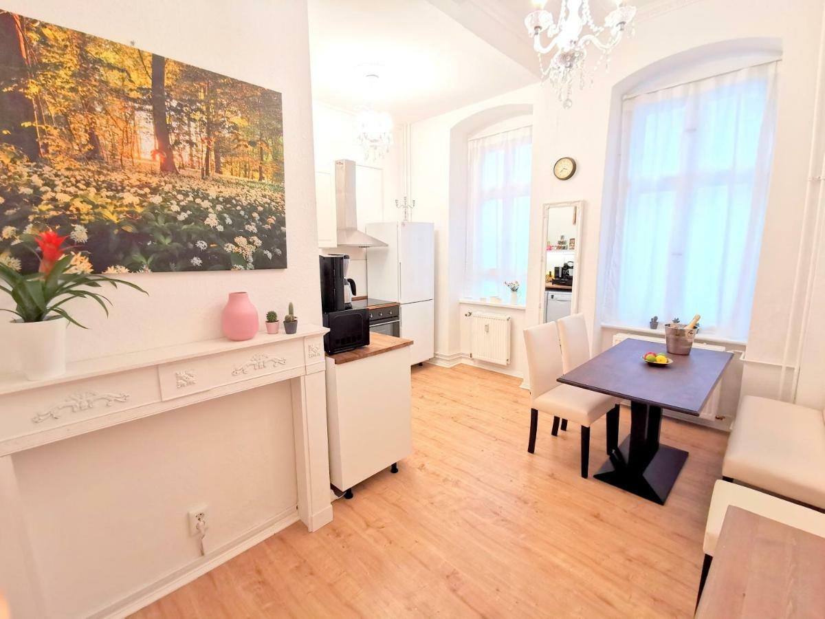 Kvh By Rockchair Apartments L Superhost Status L Boxspringbett Am Schloss Charlottenburg Welcomes You! Berlin Exterior foto